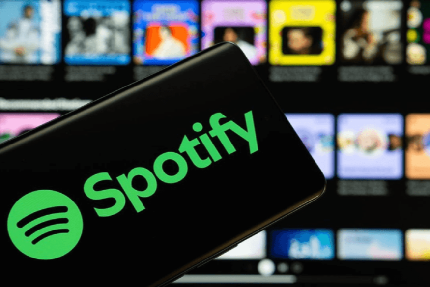 Spotify accusé de fraude aux écoutes par intelligence artificielle : une plainte collective explosive