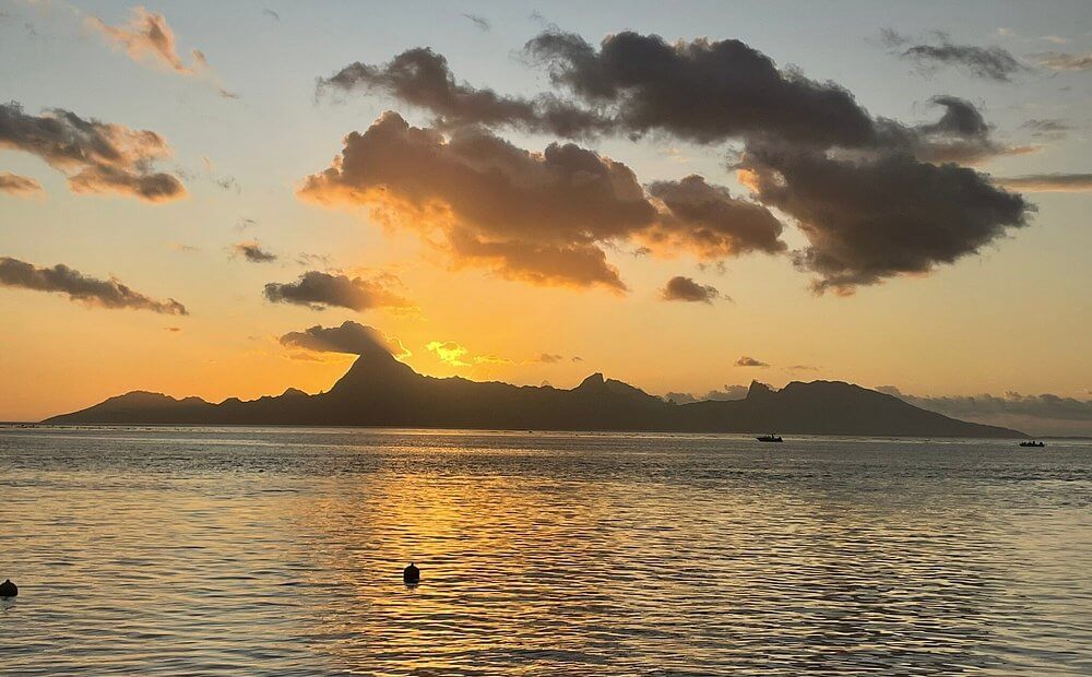 hiti-mahana-rearl-resorts-vue-arue-tahiti.jpeg (113 KB)