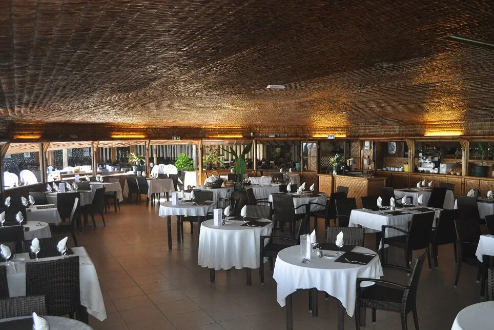 restaurant-le-royal-tahitien-interieur-tahiti 2.jpg (143 KB)